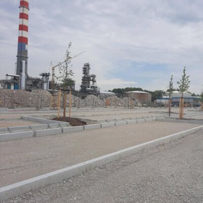Projekt: Landschaftsbauarbeiten mit Errichtung von 443 PKW- und 10 Motorradstellplätzen sowie Neubau einer LKW-Spur Bayernoil Raffinerie Vohburg Landschaftsbauarbeiten mit Errichtung von 443 PKW- und 10 Motorradstellplätzen sowie Neubau einer LKW-Spur Bayernoil Raffinerie Vohburg
